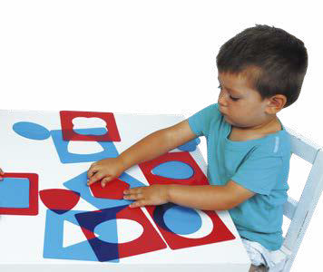 NIÑO_CON_JUEGO_MANIPULATIVO.png